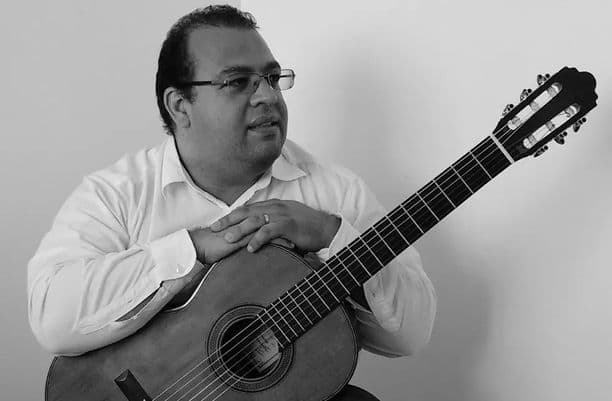 Depois do Play - WILLBERT é um dos mais talentosos e competentes músicos em atuação na latitude aquariana! É considerado um dos violonistas clássicos mais notáveis de Alagoas. Por Mácleim Carneiro