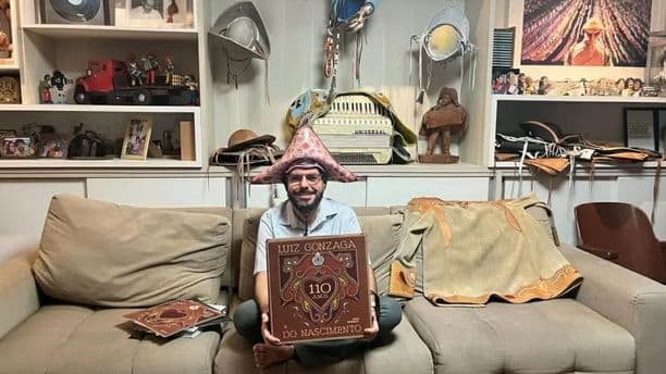 O paraibano que coleciona em casa relíquias de Luiz Gonzaga, o Rei do Baião...