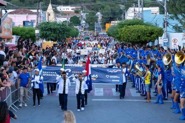 Desfile da Emancipação homenageia Academia Santanense de Letras, Ciências e Artes e escritores santanenses