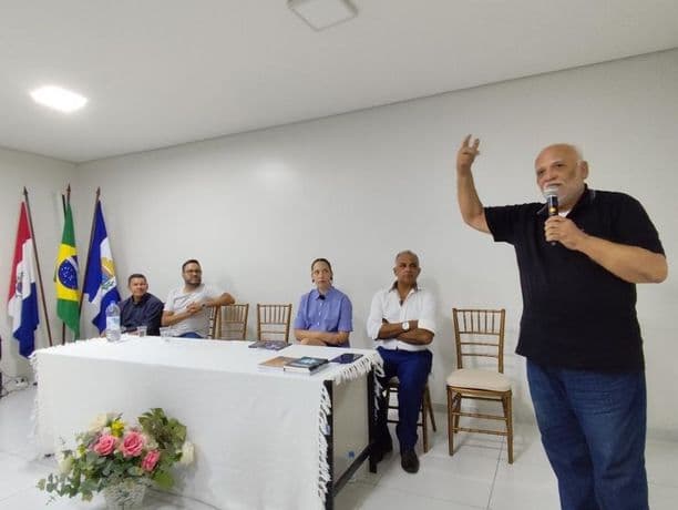 Escritor Fernando Soares Campos lança seu quarto livro em Santana do Ipanema