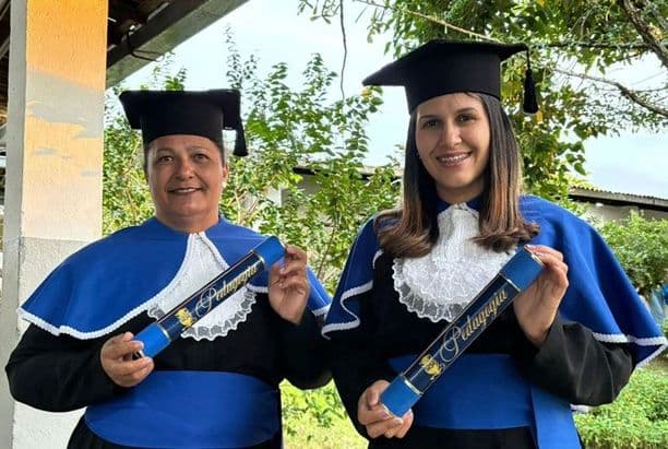 Mãe e filha se formam juntas na Uneal, em Santana do Ipanema